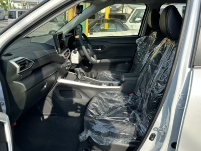 ロッキー(ダイハツ)登録済未使用車 前席内装