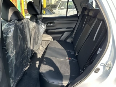 ロッキー(ダイハツ)登録済未使用車 後席内装