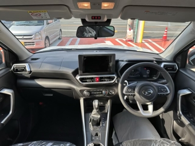ロッキー(ダイハツ)登録済未使用車 後席から見た前席