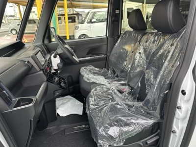 タントカスタム(ダイハツ)届出済未使用車 前席内装