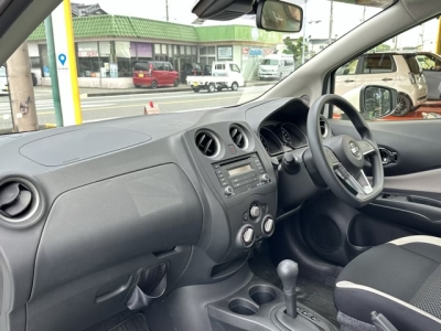 ノート(ニッサン)中古車 後席内装