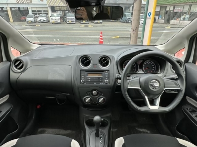 ノート(ニッサン)中古車 内外装写真