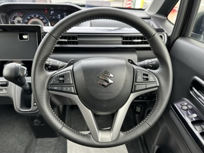 ワゴンRスティングレー(スズキ)ディーラ-試乗車 後席から見た前席