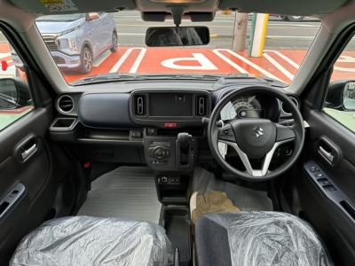 アルト(スズキ)届出済未使用車 後席から見た前席