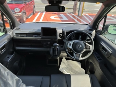 N-WGN(ホンダ)届出済未使用車 後席から見た前席