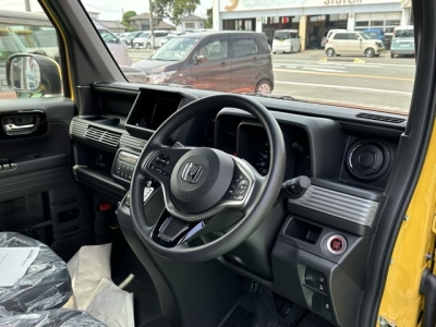 N-VAN(ホンダ)届出済未使用車 後席から見た前席