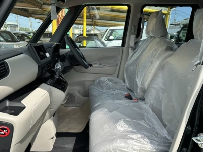 ルークス(ニッサン)新車見本展示有 前席内装