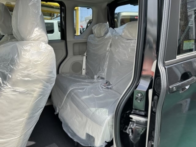 ルークス(ニッサン)新車見本展示有 後席内装