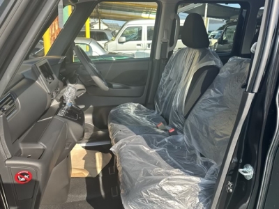 ルークス(ニッサン)新車見本展示有 前席内装