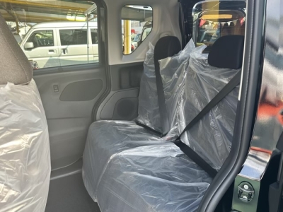 ルークス(ニッサン)新車見本展示有 後席から見た前席