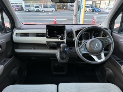 N-WGN(ホンダ)ディーラ-試乗車 後席から見た前席