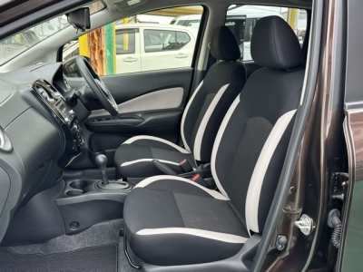 ノート(ニッサン)中古車 前席内装
