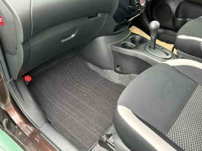 ノート(ニッサン)中古車 後席内装