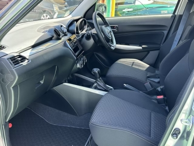 スイフト(スズキ)中古車 前席内装