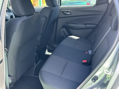 スイフト(スズキ)中古車 後席内装