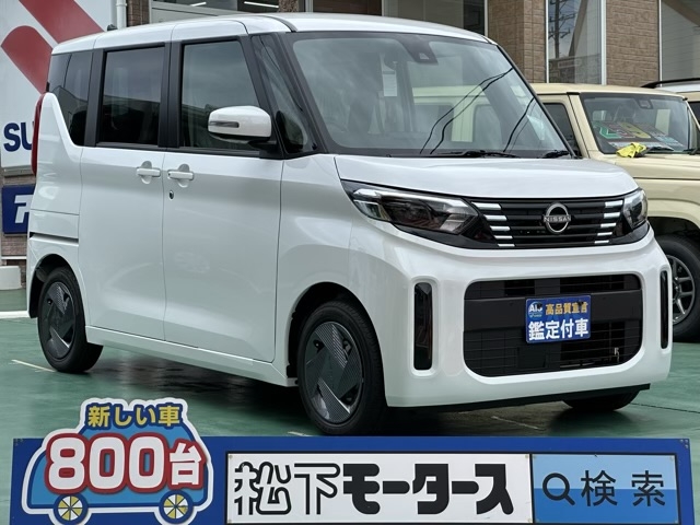 新型ルークス(ニッサン)新車見本展示有全体拡大