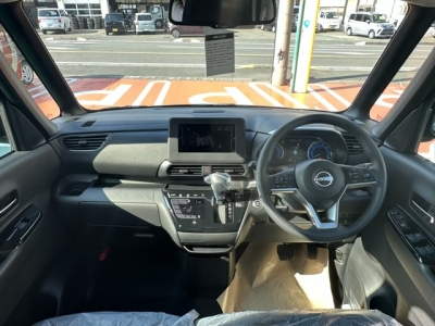 新型ルークス(ニッサン)新車見本展示有 内外装写真他