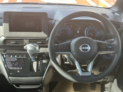 新型ルークス(ニッサン)新車見本展示有 内外装写真他１