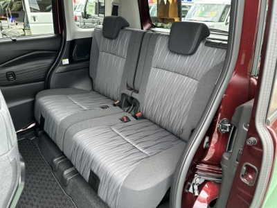 ソリオ(スズキ)登録済未使用車 後席内装