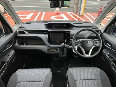 ソリオ(スズキ)登録済未使用車 後席から見た前席