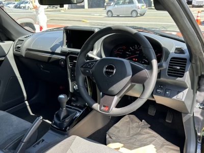 コペン(ダイハツ)届出済未使用車 後席から見た前席