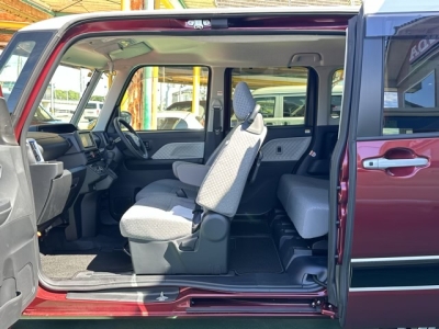 タント(ダイハツ)中古車 後席から見た前席