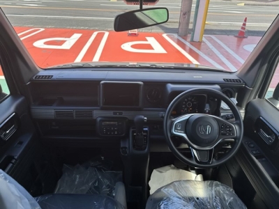 N-VAN(ホンダ)中古車 後席から見た前席