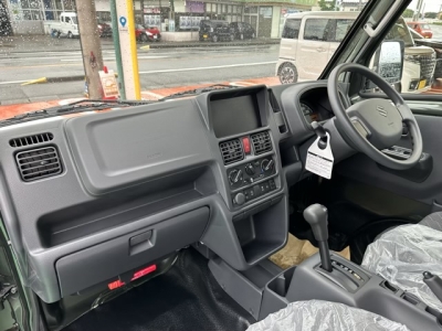 キャリートラック(スズキ)届出済未使用車 後席から見た前席