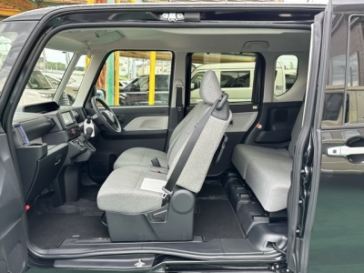 タント(ダイハツ)中古車 後席から見た前席