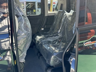 スペーシアカスタム(スズキ)届出済未使用車 後席内装