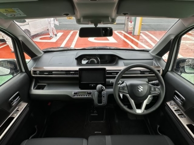 ワゴンRカスタムＺ(スズキ)届出済未使用車 後席から見た前席