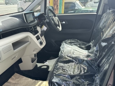 ムーヴ(ダイハツ)届出済未使用車 前席内装