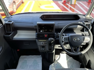 タント(ダイハツ)ディーラ-試乗車 後席から見た前席