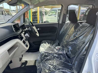ムーヴ(ダイハツ)届出済未使用車 前席内装