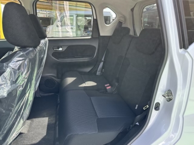 ムーヴ(ダイハツ)届出済未使用車 後席内装