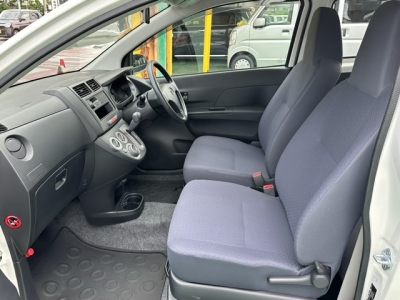 ミラバン(ダイハツ)中古車 前席内装