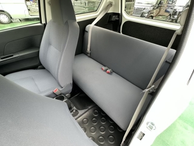 ミラバン(ダイハツ)中古車 後席内装