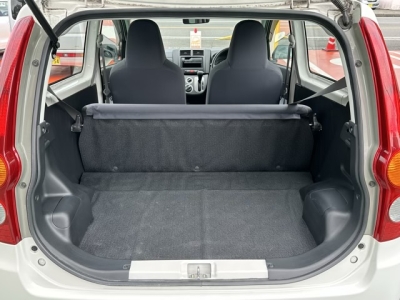 ミラバン(ダイハツ)中古車 後席から見た前席