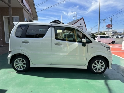 ワゴンRカスタムＺ(スズキ)ディーラ-試乗車 内外装写真他２