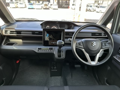 ワゴンRカスタムＺ(スズキ)ディーラ-試乗車 後席から見た前席
