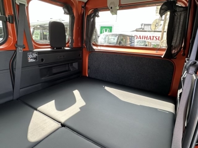 アトレー(ダイハツ)届出済未使用車 後席から見た前席