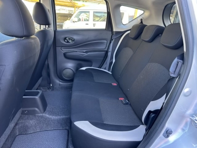 ノート(ニッサン)中古車 後席内装