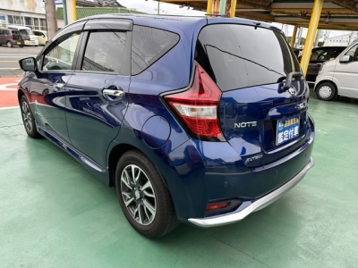 ノート(ニッサン)中古車 後方
