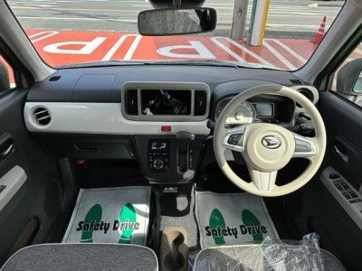 ミラトコット(ダイハツ)ディーラ-試乗車 後席から見た前席