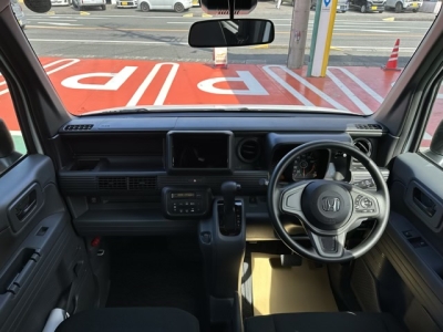 N-VAN(ホンダ)ディーラ-試乗車 後席から見た前席