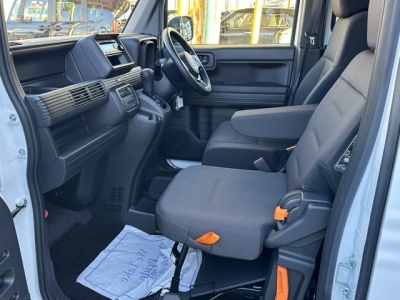 N-VAN(ホンダ)ディーラ-試乗車 前席内装