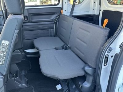 N-VAN(ホンダ)ディーラ-試乗車 後席内装