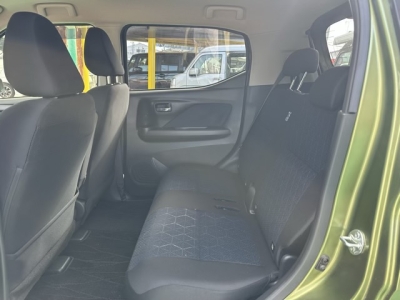 eKクロス(三菱)中古車 後席内装