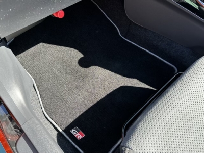 コペン(ダイハツ)中古車 後席から見た前席