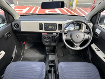 アルト(スズキ)中古車 後席から見た前席